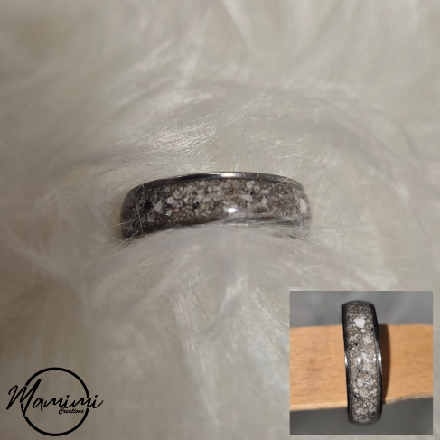 Edelstahlring mit eingearbeiteter asche